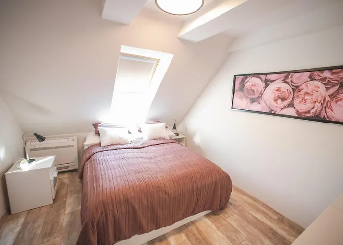 Vitorlas Vendeghaz * רבפולופ