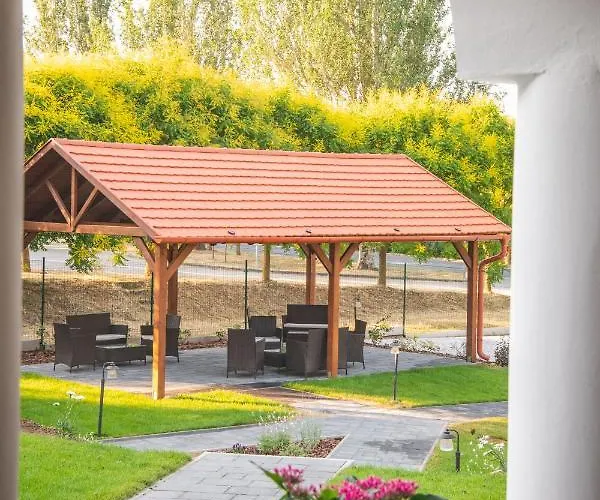 Vitorlas Vendeghaz * רבפולופ